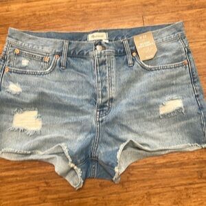W32 Madewell relaxed shorts